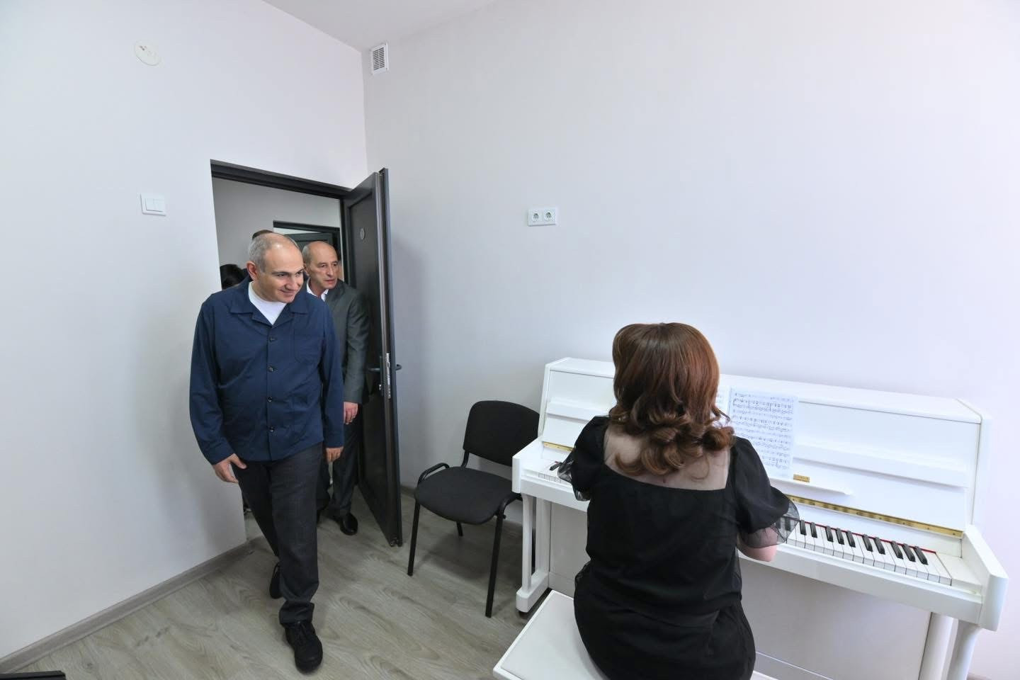 Լավ սովորիր, որ լավ ապրես. Փաշինյանը ներկա է գտնվել Սևան համայնքի Վալերի Սարգսյանի անվան երաժշտական դպրոցի նոր շենքի բացման արարողությանը