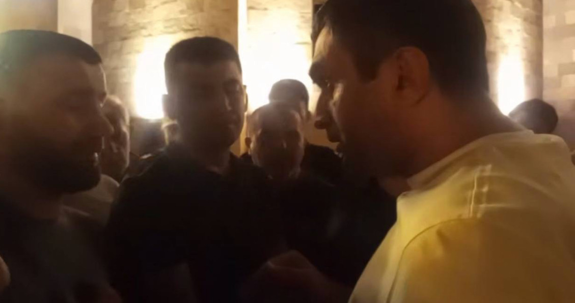 «Սպասի` կտենաս». փոխոստիկանապետն սպառնաց նստացույց անող արցախցիներին. Armlur.am