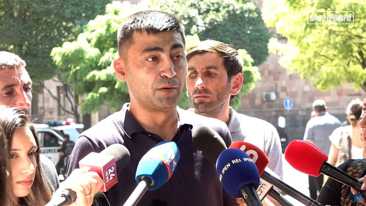 Արցախցիները դադարեցնում են նստացույցը
