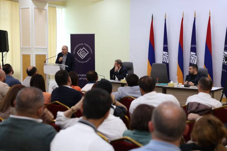 «Փաշինյանը տժժացել է, թիմի անորոշությունը` խորացել»․ «Հրապարակ»