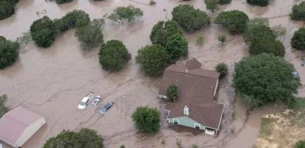 Տեխասում ջրհեղեղի զոհերի թիվը հասել է 131-ի, Նյու Ջերսիում արտակարգ դրություն է հայտարարվել