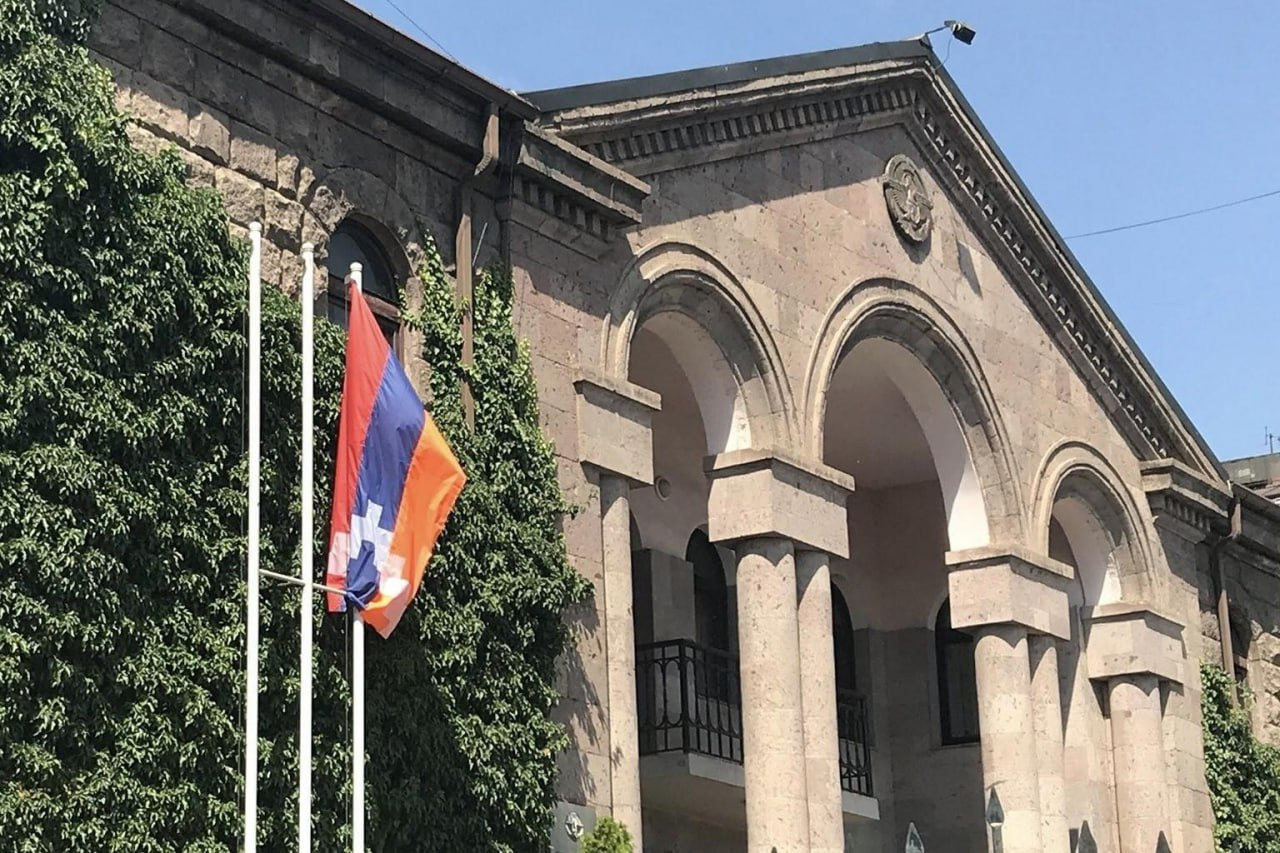 Կառավարությունը փորձում է խլել արցախցիների հավաքատեղի  շենքը` ուղերձ հղելով ադրբեջանցիներին, որ վճռական է Արցախի էջը փակելու․ Աբրահամյան