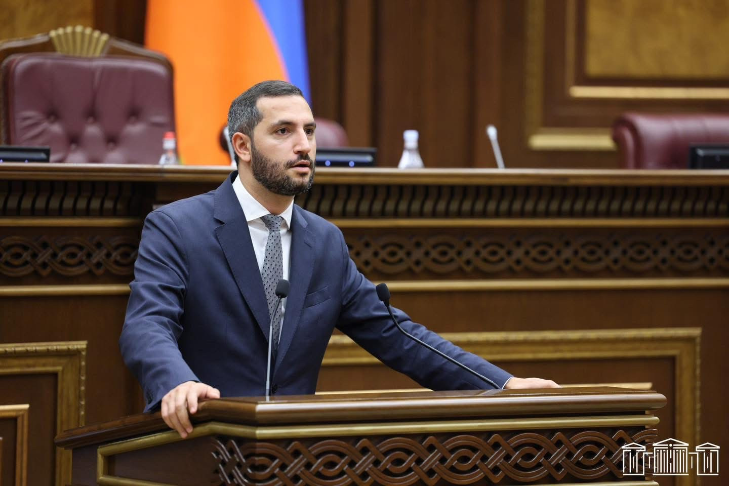 Եթե ճիշտ է, որ քահանան հրաժարվել է կատարել մկրտության ծեսը ՔՊ-ական քավորի պատճառով, ապա ասեմ, որ ես պատրաստ եմ լուծում տալ Հոգեշնորհ Տիրոջ քաղաքացիական խնդիրներին. Ռուբինյան