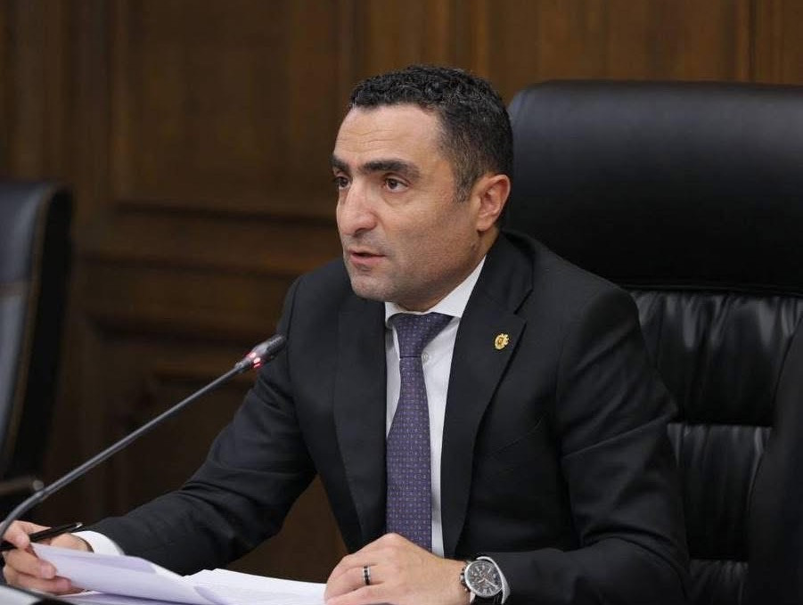 Առջեւում կարեւորագույն առաքելություն ունենք. Ռոմանոս Պետրոսյանի գրառումը պաշտոնից ազատվելուց հետո
