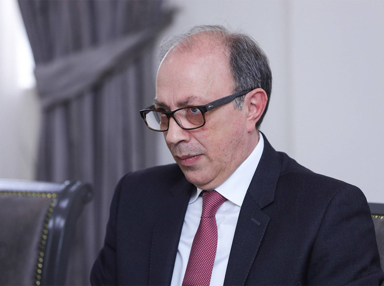 Հայաստանն իսկապես ունի Թուրքիայի և Ադրբեջանի հետ հարաբերությունների անկեղծ և արդար կարգավորման կարիք, բայց ոչ արժանապատվության, հիշողության ու ազգային ինքնության հաշվին. Արա Այվազյան