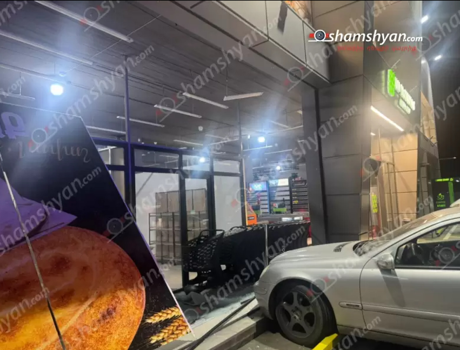 Զովունիում «Mercedes»-ը հայտնվել է սուպերմարկետի տարածքում