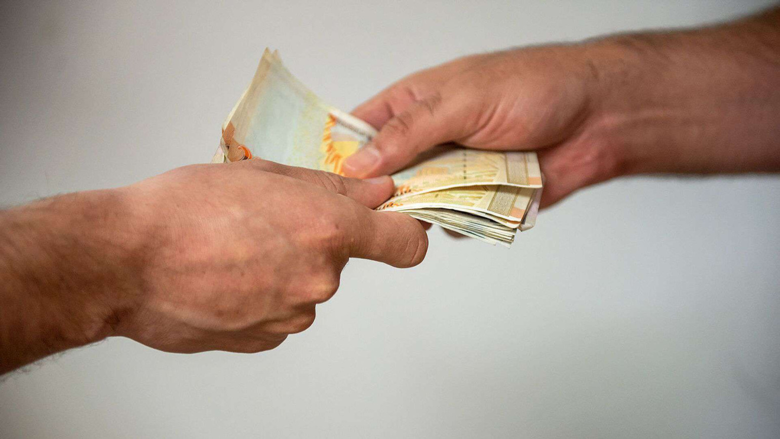 Բացահայտվել են ՆԳՆ և ՊԵԿ պաշտոնյաների կողմից 800.000 դրամ և 10.000 դոլար կաշառք ստանալու դեպքեր