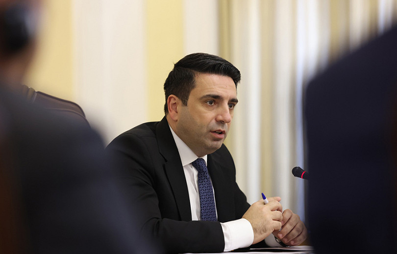 Ռուսաստանում ներկայում գործող հրեշավոր կրկեսի ևս մեկ նողկալի արարած չի դադարում միջամտել մեր երկրի ինքնիշխան գործերին. Ալեն Սիմոնյանը՝ Մարգարիտա Սիմոնյանին
