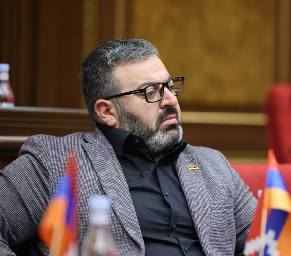 Էկոնոմիկայի նախարարը ծանուցում է, որ մի քանի տասնյակ հեղուկ գազ տեղափոխող բեռնատար հատել է սահմանը, իսկ ՀՀ-ում հեղուկ գազի արժեքն արձանագրում է շուրջ 80% աճ․ Գառնիկ Դանիելյան