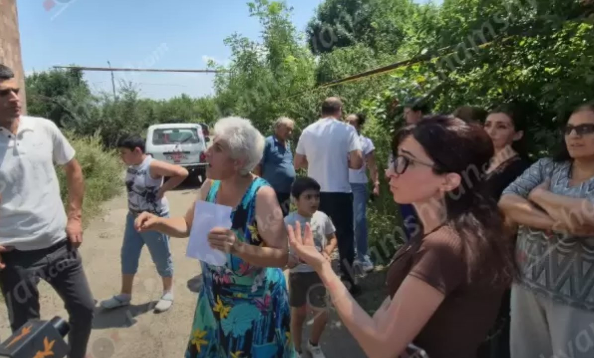 Վանաձորում հերթական բախումը տեղի ունեցավ ջրի համար․ բնակիչները չթույլատրեցին անջատել ջուրը․ Shamshyan.com