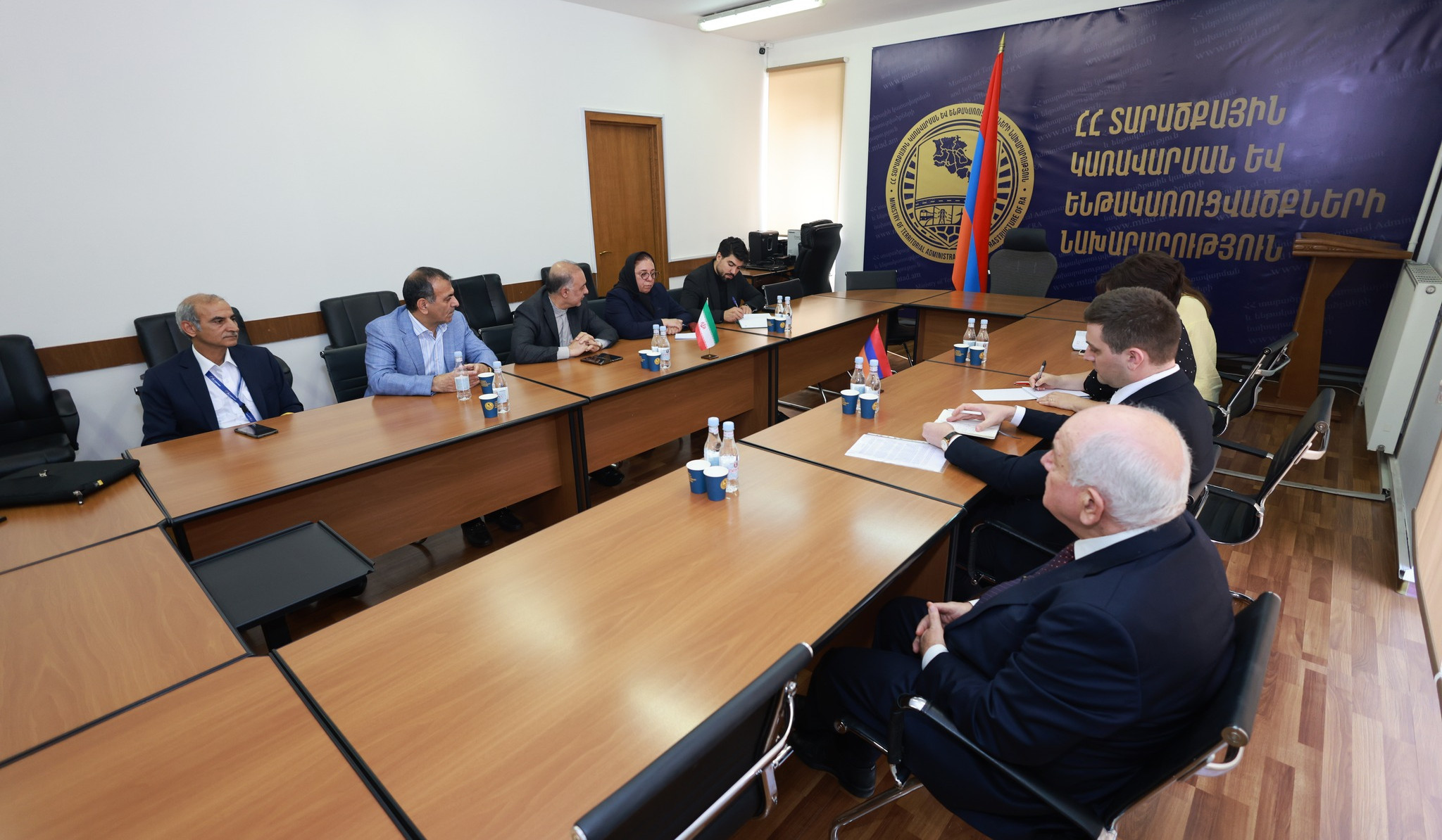 ՏԿԵ նախարարի տեղակալը և Իրանի դեսպանը կարևորել են տարանցիկ բեռնափոխադրումների արդյունավետության բարձրացումը