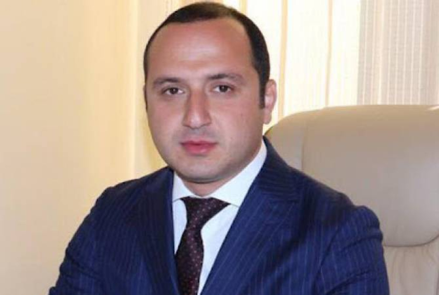 Երեկվանից հսկիչ բոբոները մտել են տրանսպորտ և քաղաքացիներին ահաբեկելով ստիպում են, որ վճարեք չբարեփոխված, խայտառակ վիճակում հայտնված տրանսպորտի համար․ ավագանու անդամ