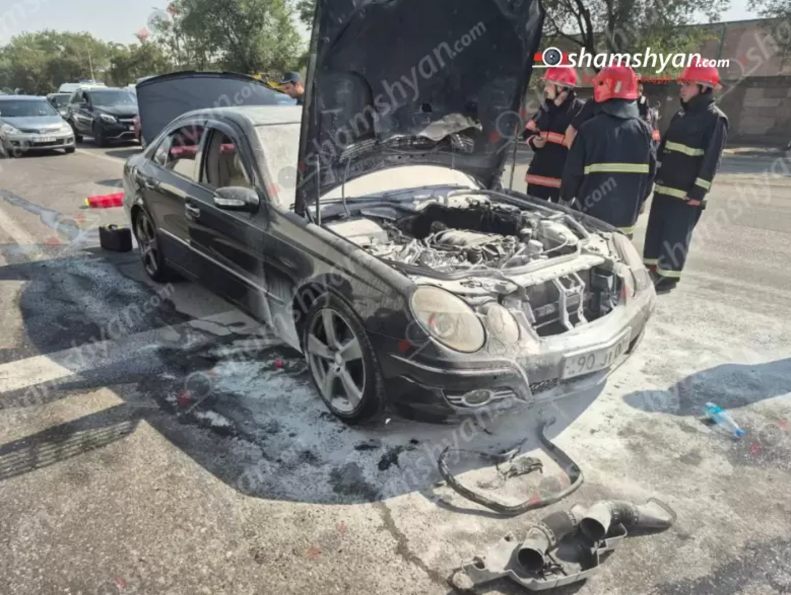Երևանում հրդեհ է բռնկվել «Mercedes»-ում. այն դարձել է ոչ շահագործելի