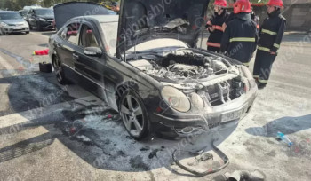 Երևանում հրդեհ է բռնկվել «Mercedes»-ում. այն դարձել է ոչ շահագործելի