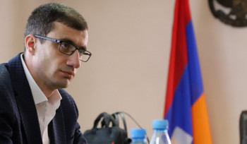 Դատախազությունը ՀՀԿ-ական նախկին պատգամավորի ընտանիքից պահանջում է 7 մլն դոլար, կառավարությունն այդ պատգամավորի որդուն տալիս է 6 մլն դոլար՝ համերգի համար. Մեսրոպ Առաքելյան