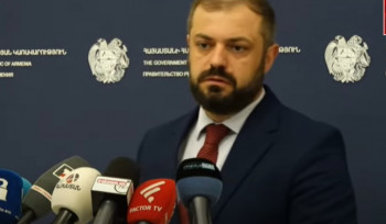 Մի հատ ձեր տոնը փոխեք, էդպես խոսել չի՛ կարելի, անկախ նրանից` նախարարն ով է. Պապոյանը՝ լրագրողին