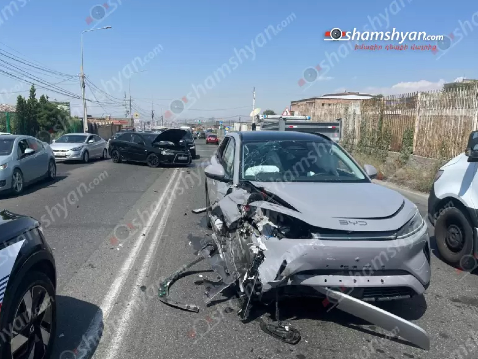 Դավիթ Բեկ փողոցում բախվել են «Mitsubishi»-ն և «BYD»-ն. տուժածներից մեկն անչափահաս է