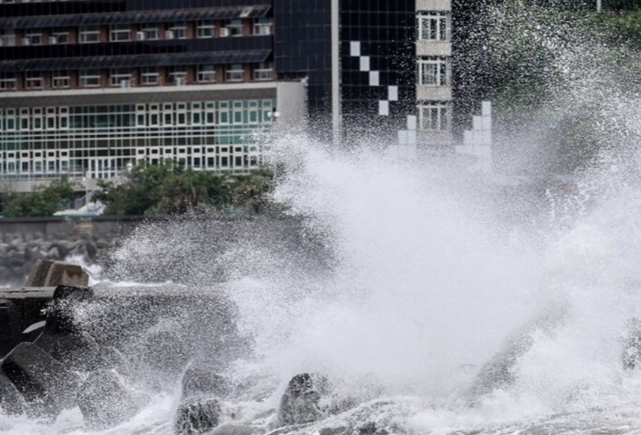 «Պոդուլ» թայֆունը հարվածել է Թայվանին, հարյուրավոր չվերթեր չեղարկվել են