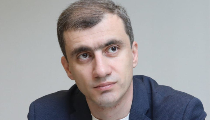 «Մաթեմ չիմացող իշխանությունները հիմա էլ գլուխ են արդուկում, թե բա` Սյունիքով անցնող ճանապարհը մեզ միլիարդավոր դոլարների եկամուտ է բերելու»․ Մեսրոպ Առաքելյան