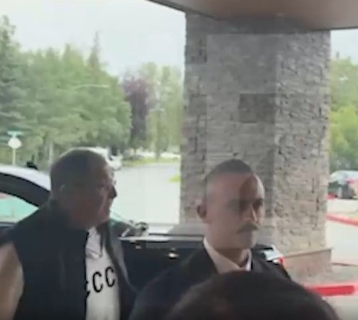 Լավրովն Ալյասկա է ժամանել «ԽՍՀՄ» գրությամբ սվիտերով