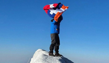 Արցախի դրոշը ծածանել են Արարատի գագաթին (լուսանկարներ)