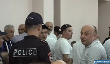 Բագրատ Սրբազանն ու պայքարի անդամները դատարանում են. մեկնարկել է դատական նիստը (տեսանյութ)