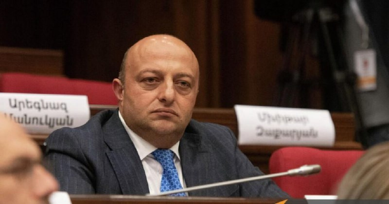 Դատարանը երեք ամսով երկարաձգեց չորս անչափահաս երեխայի հոր՝ Արթուր Սարգսյանի կալանքի ժամկետը