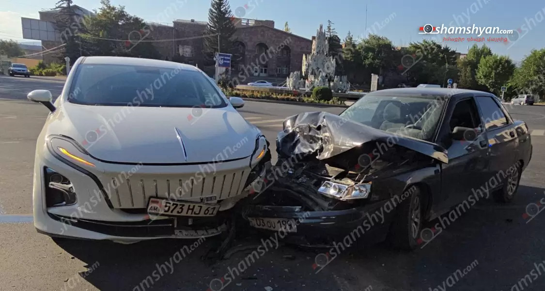 Ավտովթար՝ Չարենցավանում․ բախվել են Hongqi և Lada մակնիշի ավտոմեքենաները․ կան վիրավորներ