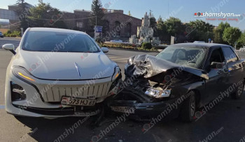Ավտովթար՝ Չարենցավանում․ բախվել են Hongqi և Lada մակնիշի ավտոմեքենաները․ կան վիրավորներ