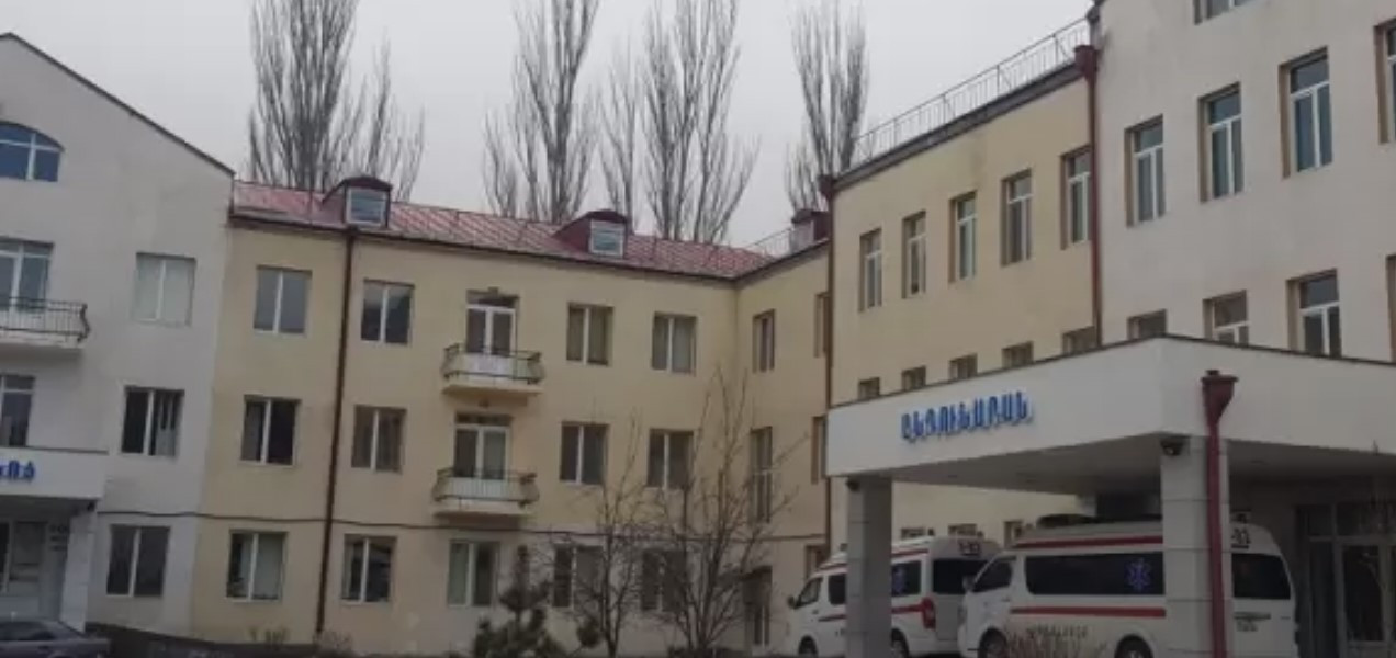 Ծննդյան տարեդարձը նշելուց հետո 17 քաղաքացի, որոնցից 11-ը՝ անչափահասներ, Գորիսում հայտնի «Փոսիկի աղբյուր» բացօթյա տաղավարից տեղափոխվել են Գորիսի հիվանդանոց. Shamshyan.com