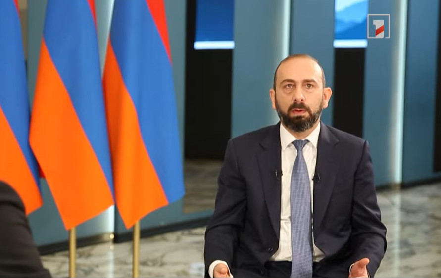 Պետք է այս կողմից դրվի ՀՀ դրոշը, այն կողմից Ադրբեջանի դրոշը․ Միրզոյանը՝ ադրբեջանցիներին ստուգելու հարցի մասին