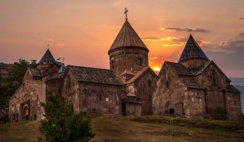 Տարածված տեսանյութում ներկայացվածը Հաղարծնի վանքը չէ, տեսանյութը Գոշավանքից է, երբ ենթադրյալ գողությունից հետո գավիթում հաշվառում է արվել. Տավուշի թեմ