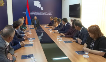 Փաշինյանն Արսեն Թորոսյանին ներկայացրել է  Աշխատանքի և սոցիալական հարցերի նախարարության աշխատակիցներին