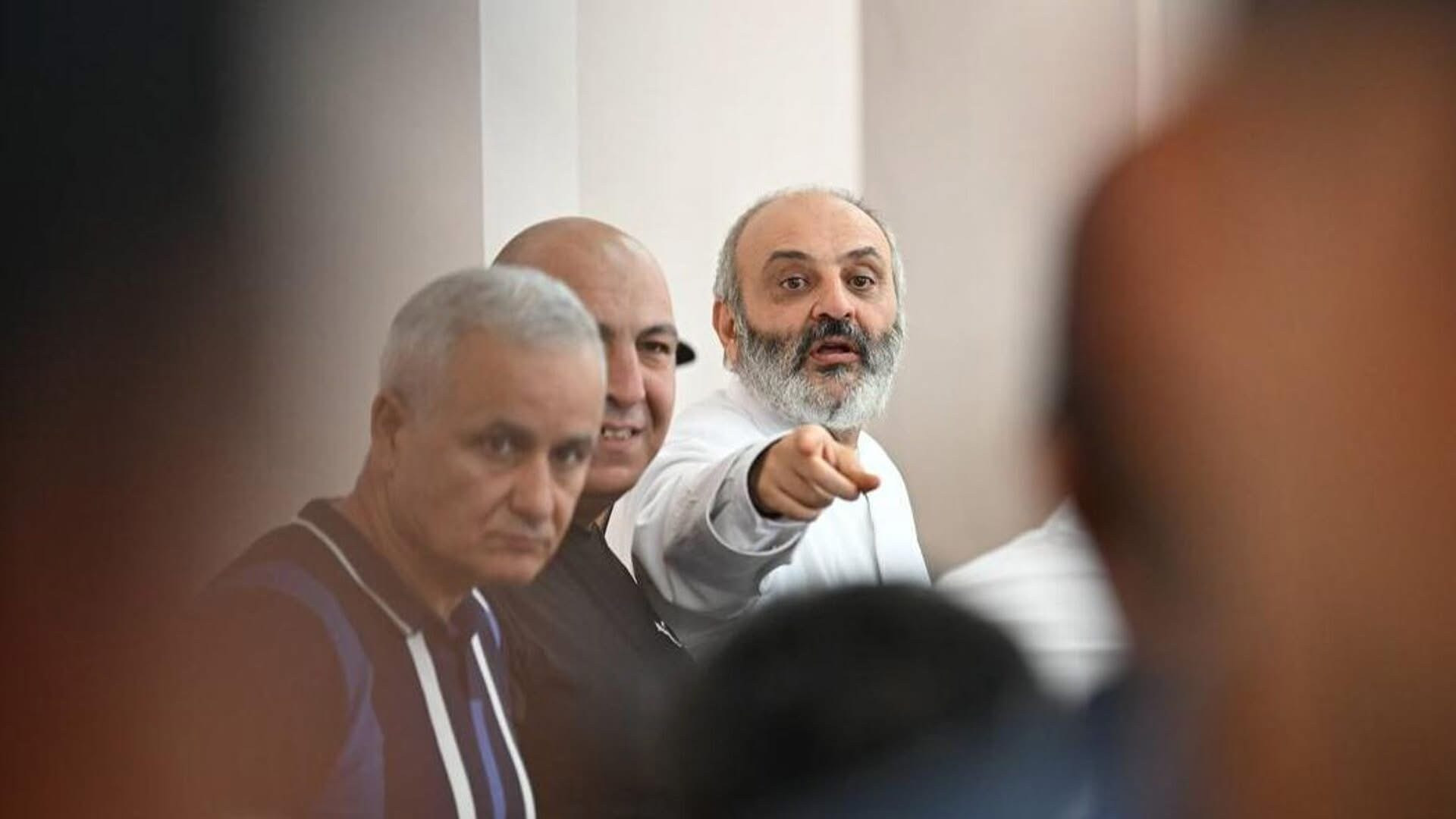 Փառք Աստծո, դուք մեզ հավասարապատիվ դարձրեցիք առաքյալներին, մարգարեներին, մեր հայրերին և հենց այսօր Բաքվի բանտերում տառապանքով անցնող մեր եղբայրներին. Բագրատ Սրբազան