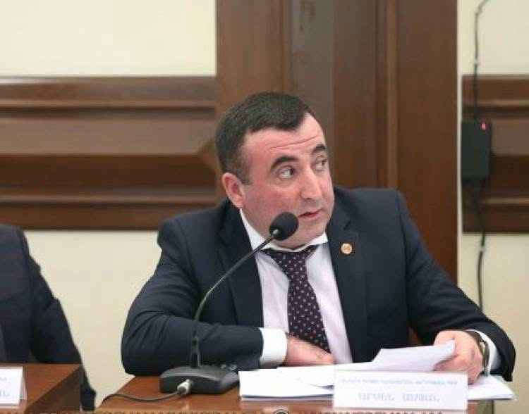 Երևանի քաղաքապետարանի անշարժ գույքի կառավարման վարչության նախկին պետ Արսեն Ամյանը ձերբակալվել է