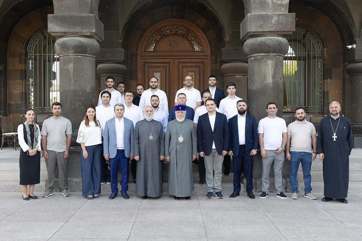 Ամենայն Հայոց Կաթողիկոսն ընդունեց «Մեր ձևով» շարժման ներկայացուցիչներին