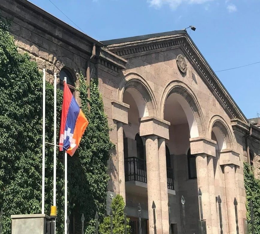Արցախի ներկայացուցչության շենքն օրինական ճանապարհով վերցնել անհնարին է․ Շահրամանյան