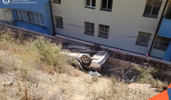 Քաջարանում «BMW»-ն կորցրել է կառավարումը և գլխիվայր հայտնվել ճանապարհամերձ հատվածում