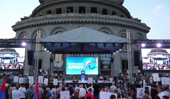 Ազատության հրապարակում մեկնարկել է Արցախի Անկախության օրվան նվիրված միասնության  հանրահավաքը․ ուղիղ