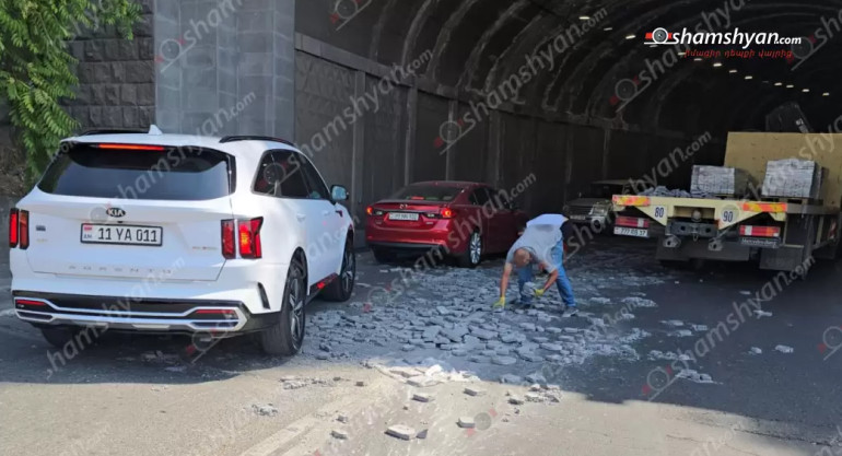 Բեռնատարից «Բելաջո» ռեստորանի թունելի մոտ սալաքարերը թափվել են, տևական ժամանակ երթևեկությունը խաթարվել էր