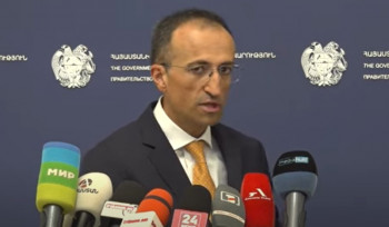 Ես երբեք որևէ մեկի սև ցուցակում չեմ եղել․ Թորոսյանը կիսատ թողեց ճեպազրույցը