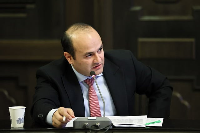 Դեպքին տեղեկացել եմ ձեզ նման մամուլից, Հայաստանում՝ կլինի իմ եղբայրը, թե մյուսի եղբայրը, օրենքի առաջ բոլորը հավասար են․ Նարեկ Մկրտչյան