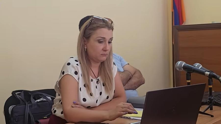 Փաստաբանների պալատը ակնոցի համար դատավորի կողմից փաստաբանի նկատմամբ սանկցիա կիրառելու մասին