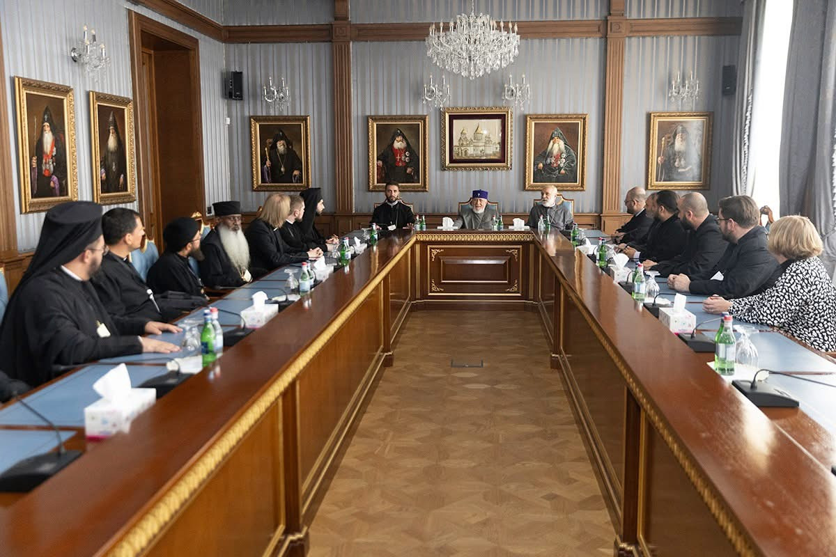 Ամենայն Հայոց Կաթողիկոսն  ընդունել է  Նիկիայի առաջին տիեզերաժողովի 1700-ամյակին նվիրված  համաժողովի մասնակիցներին