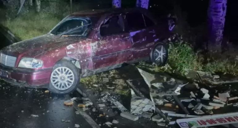 Վանաձորում 19-ամյա վարորդը «Mercedes»-ով բախվել է ծառին