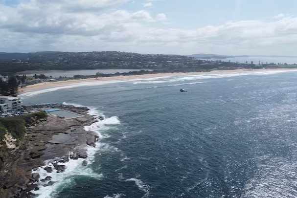 Սիդնեյի լողափում շնաձկան մահացու հարձակումից հետո ուղղաթիռ և ԱԹՍ-ներ են տեղակայվել տարածքը վերահսկելու համար