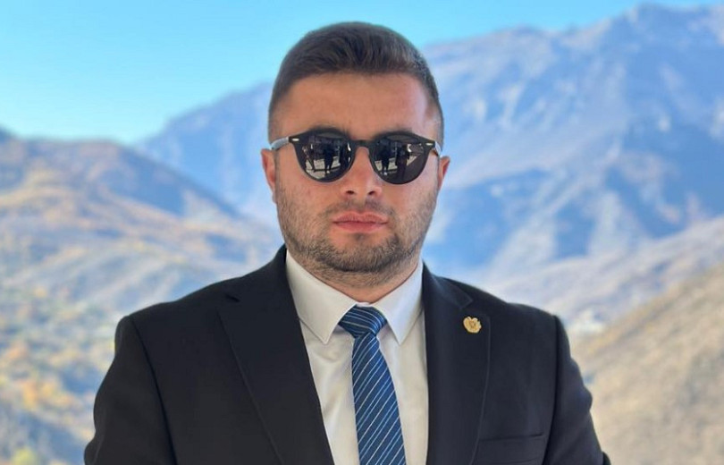 Նվեր Կոստանյանը՝ աշխատանքի և սոցիալական հարցերի նախարարի մամուլի քարտուղար