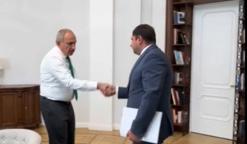 Փաշինյանն աշխատանքային հանդիպում է ունեցել Սուրեն Պապիկյանի հետ