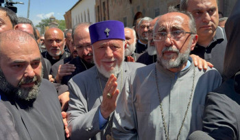Վեհափառն այցելել է Միքայել Սրբազանին․ Aravot.am