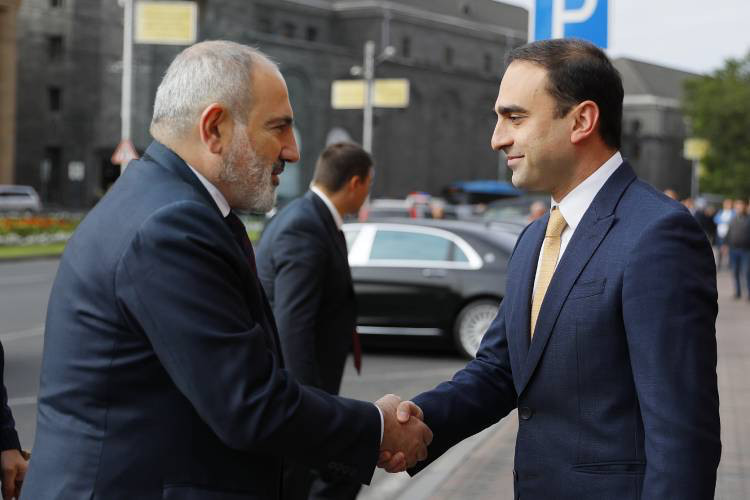 Ո՞ւմ է զոhաբերելու Փաշինյանը. «Հրապարակ»